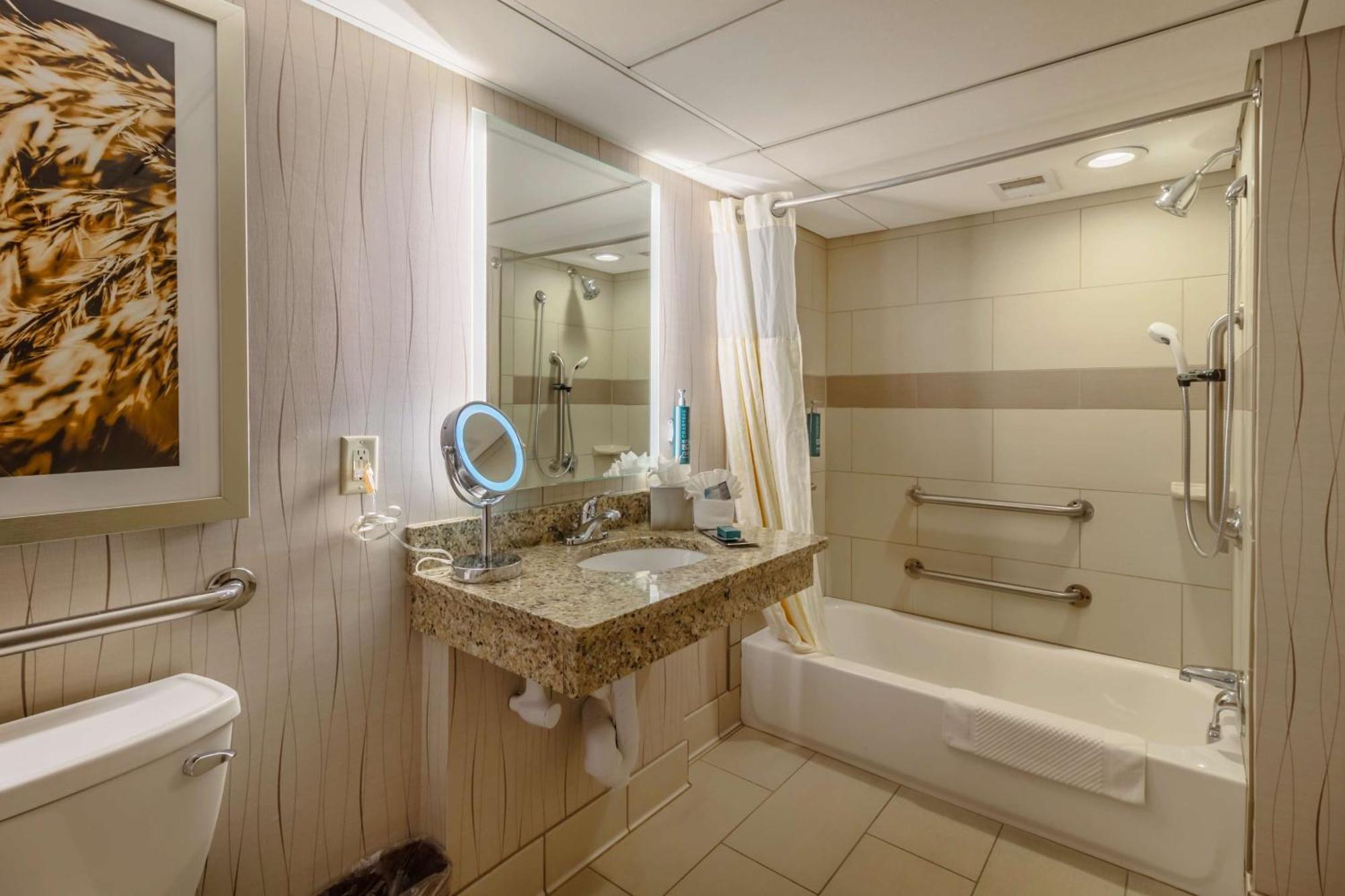 Doubletree By Hilton Lawrence Hotel Buitenkant foto