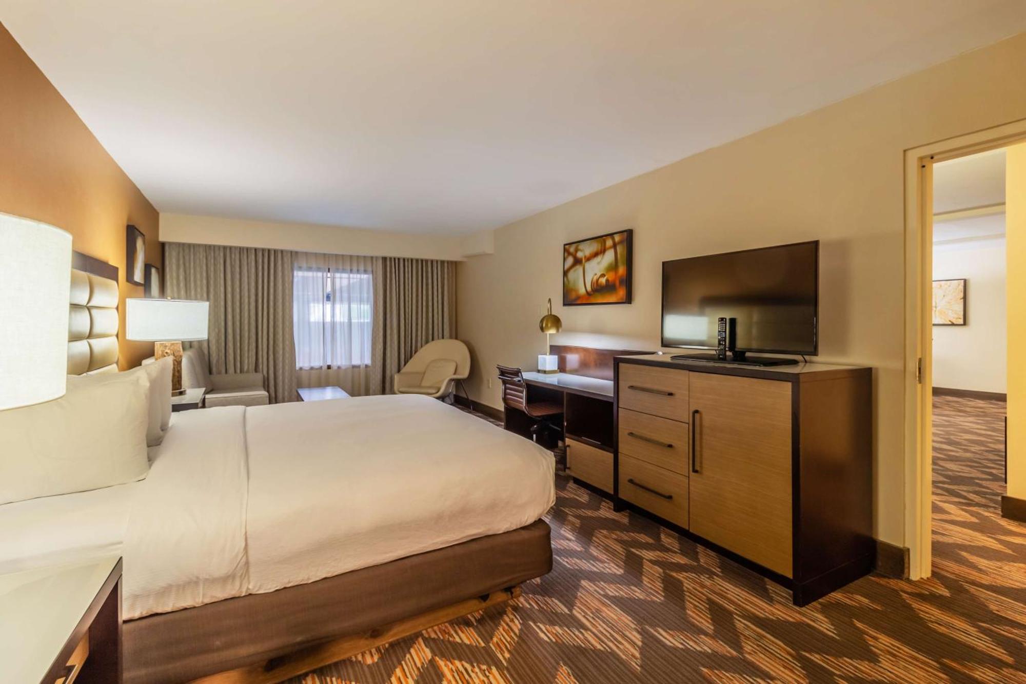 Doubletree By Hilton Lawrence Hotel Buitenkant foto
