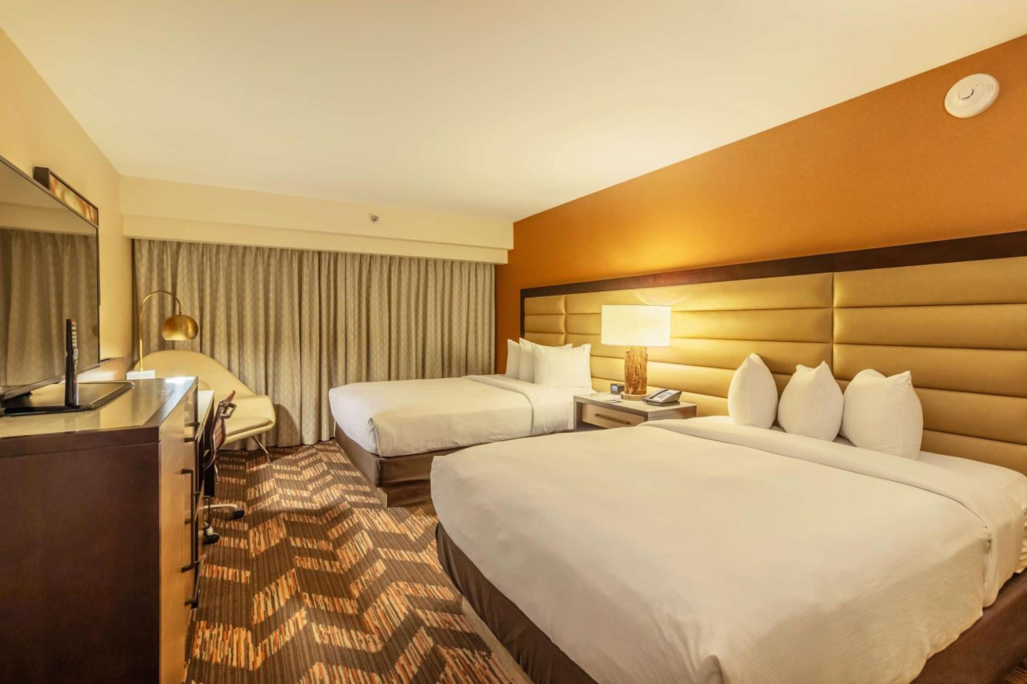 Doubletree By Hilton Lawrence Hotel Buitenkant foto