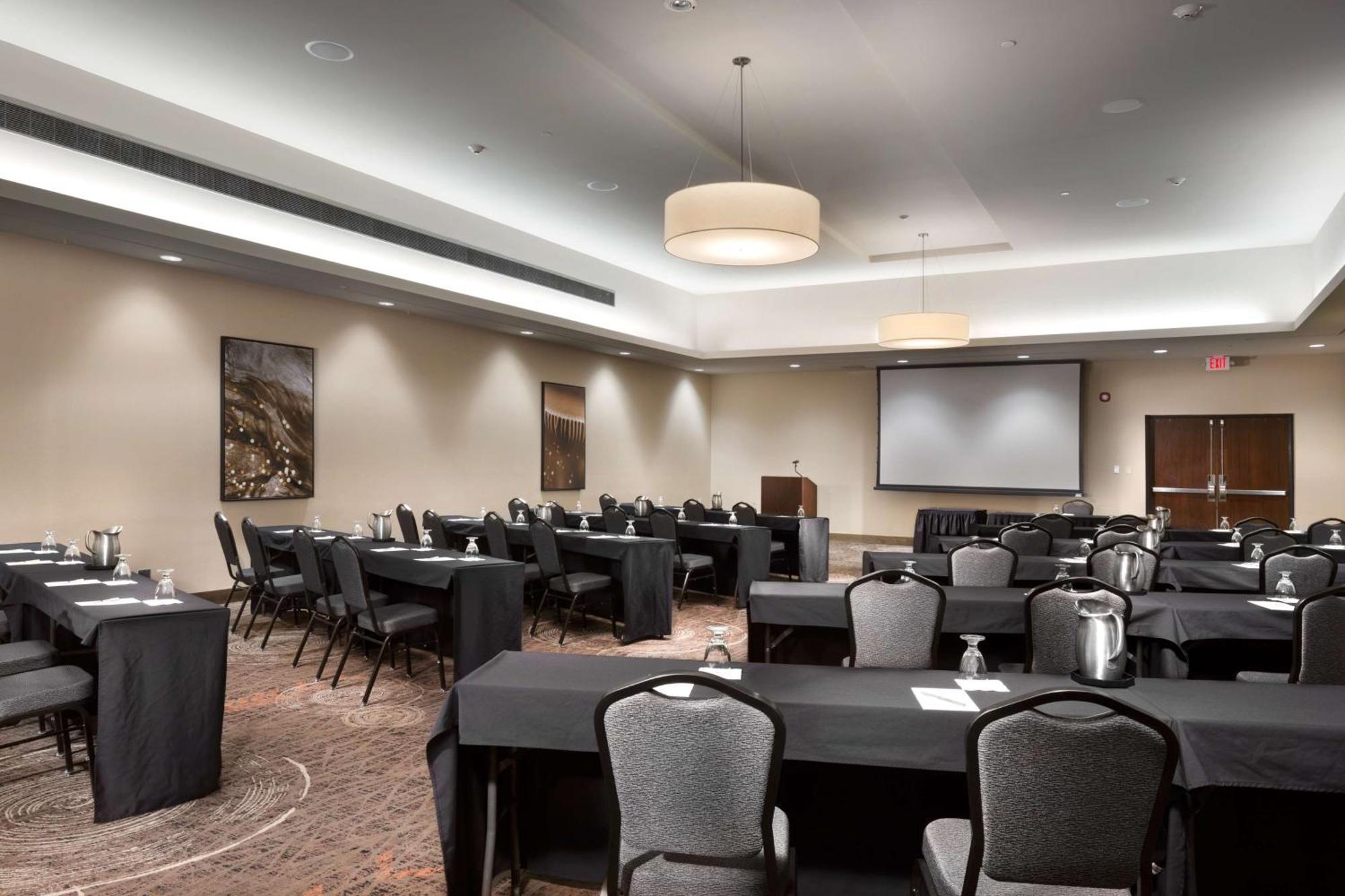 Doubletree By Hilton Lawrence Hotel Buitenkant foto