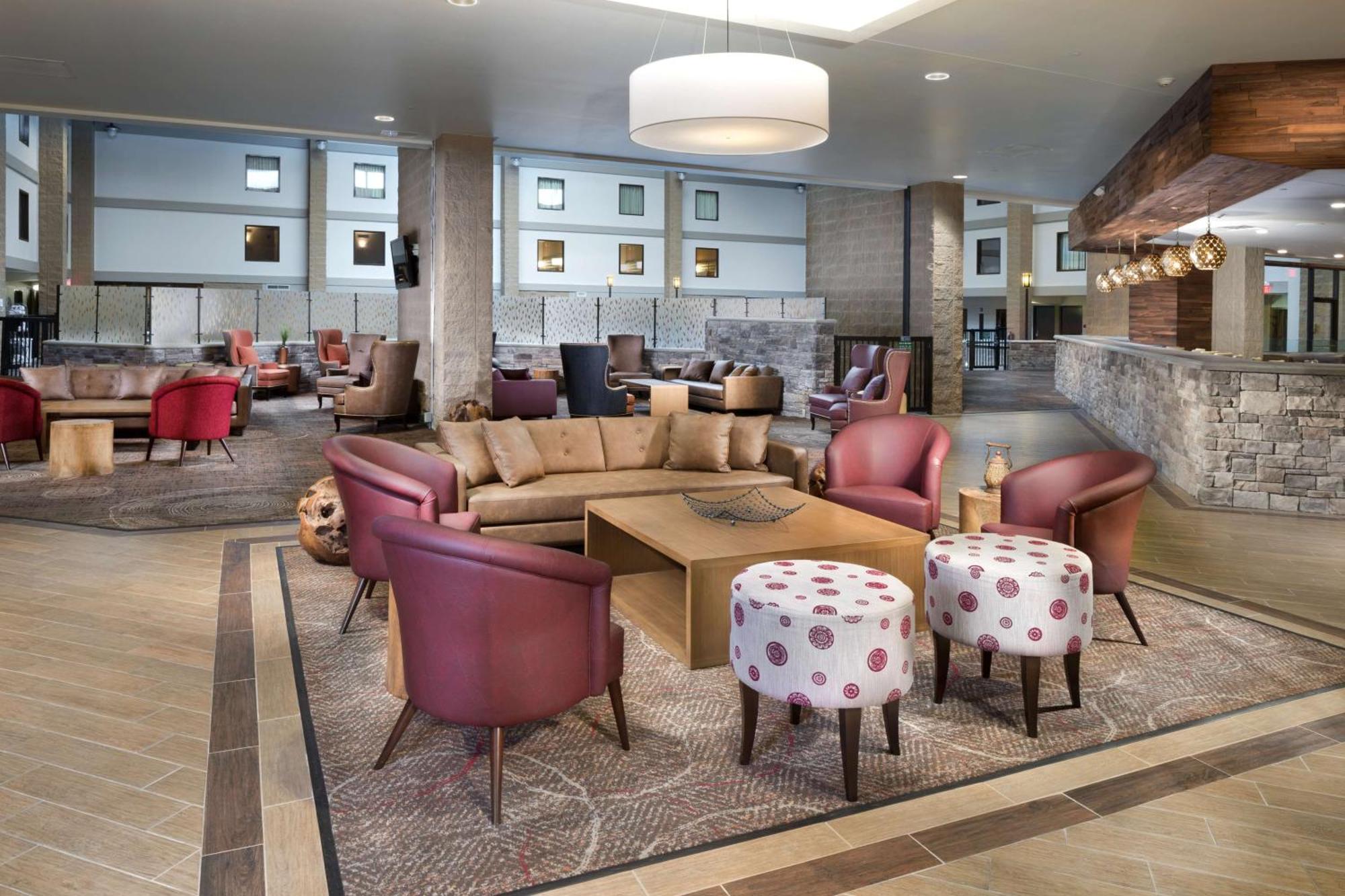 Doubletree By Hilton Lawrence Hotel Buitenkant foto