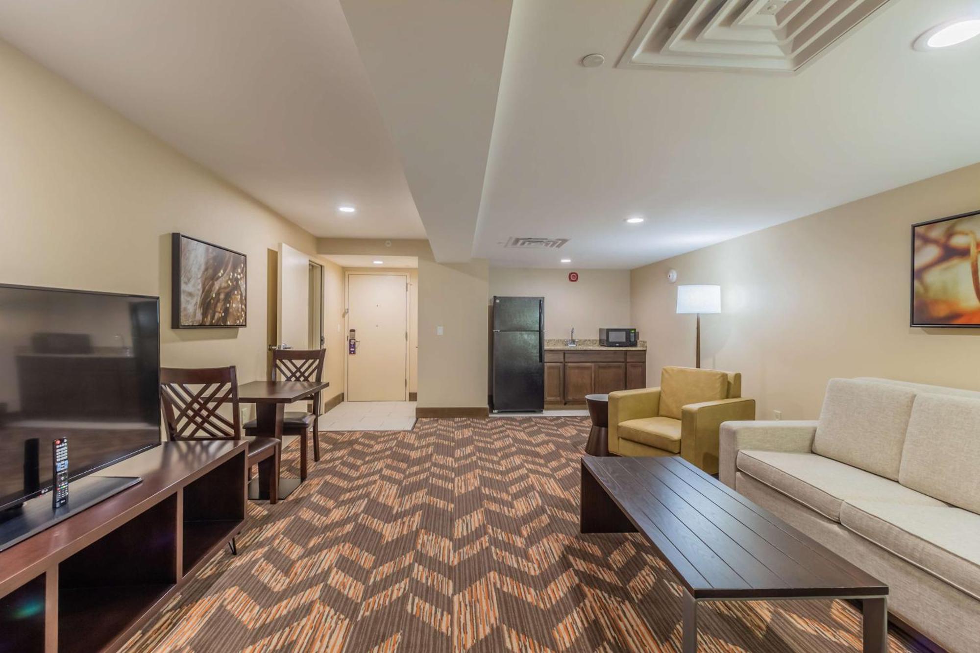 Doubletree By Hilton Lawrence Hotel Buitenkant foto