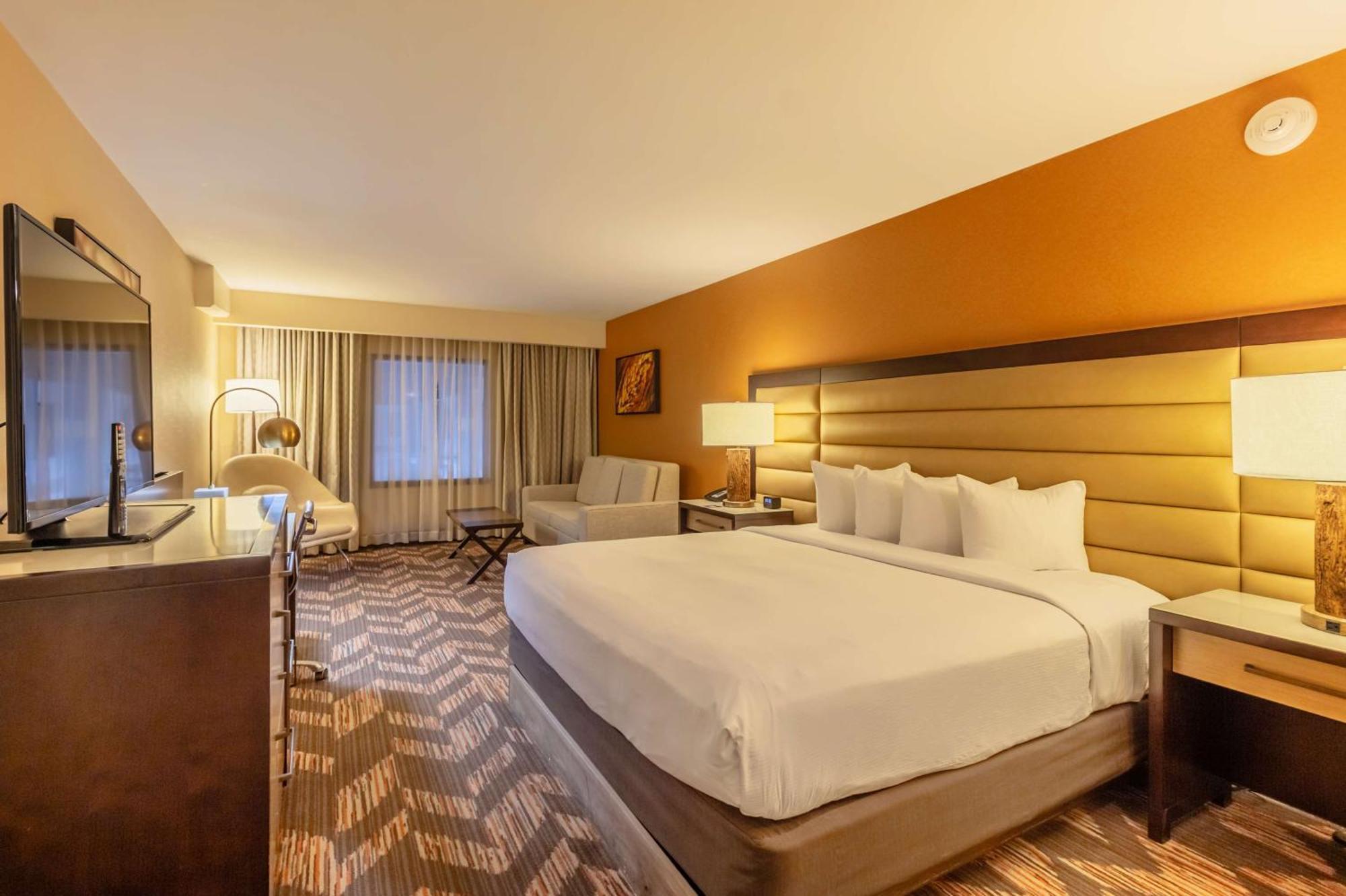 Doubletree By Hilton Lawrence Hotel Buitenkant foto