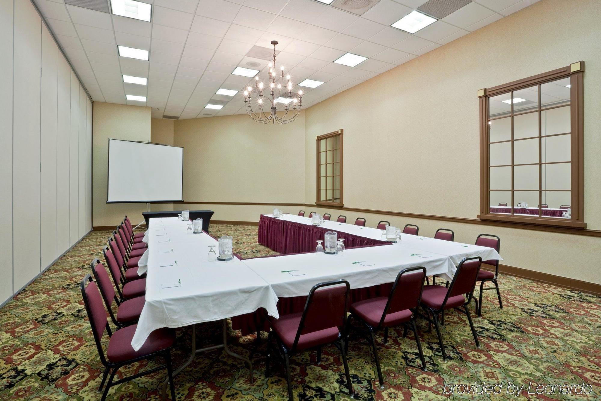 Doubletree By Hilton Lawrence Hotel Buitenkant foto