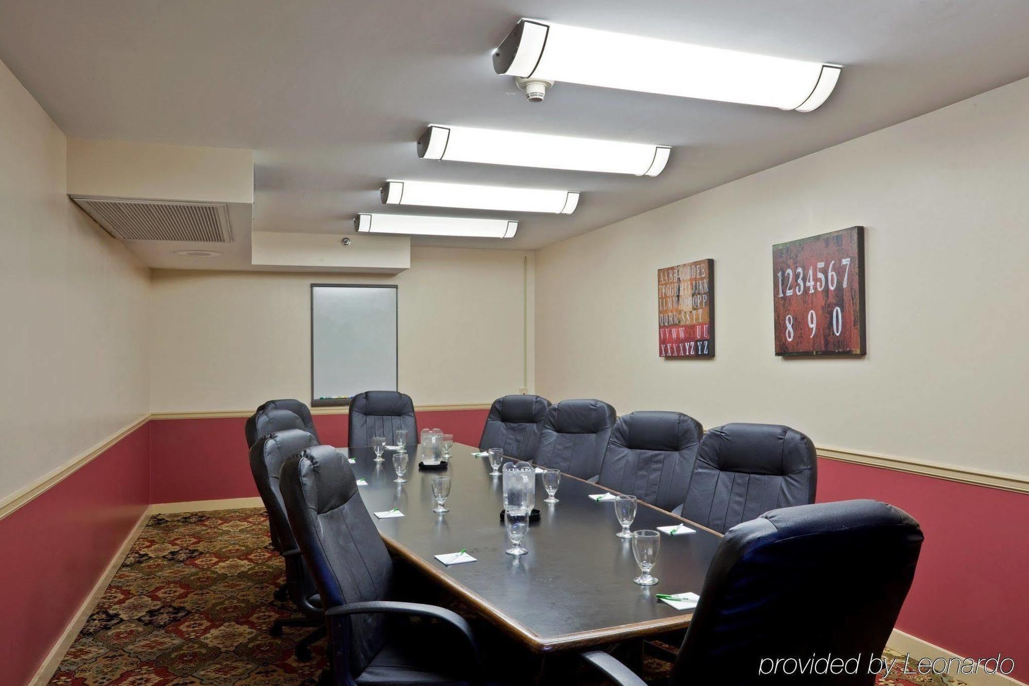 Doubletree By Hilton Lawrence Hotel Buitenkant foto